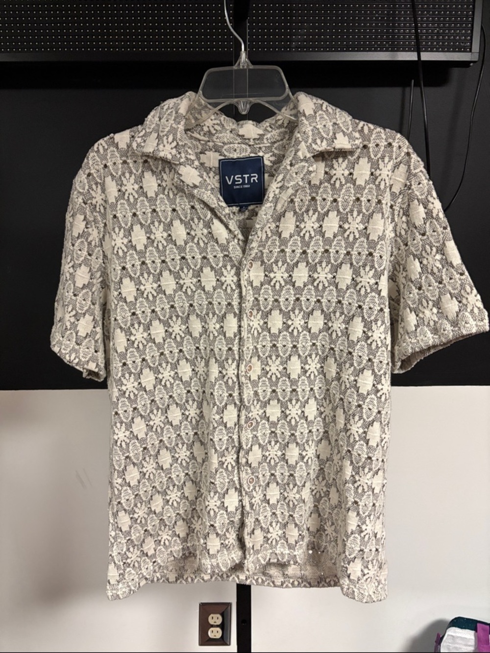 Men's Short-Sleeve Patterned Button-Up Shirt in Cream & Gray